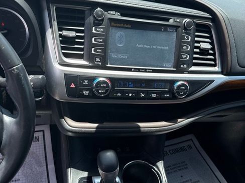 Used 2017 Toyota Highlander Limited Platinum AWD/4WD image 10