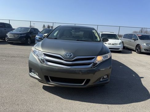 Used 2014 Toyota Venza LE w/ LE Convenience Package image 2