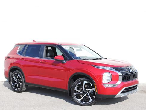 Used 2022 Mitsubishi Outlander SE AWD/4WD image 1
