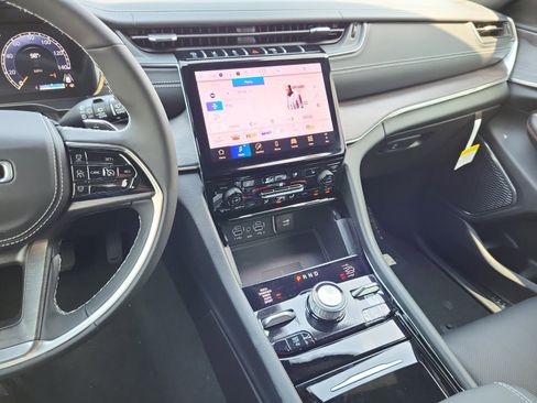 New 2025 Jeep Grand Cherokee Overland w/ Luxury Tech Group IV image 13