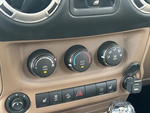 Used 2016 Jeep Wrangler Unlimited Sahara w/ Connectivity Group image 14