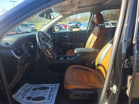 Used 2020 GMC Acadia AT4 w/ GMC Pro Grade Package image 9