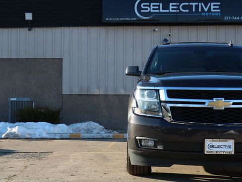Used 2018 Chevrolet Suburban LT w/ Luxury Package image 4