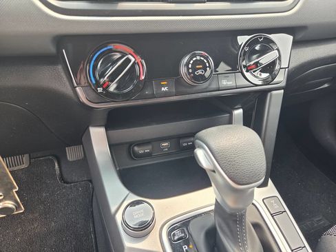 Used 2024 Kia Seltos LX AWD/4WD image 16