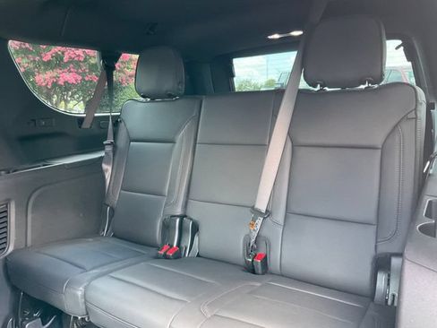 Used 2025 Chevrolet Suburban High Country AWD/4WD image 19