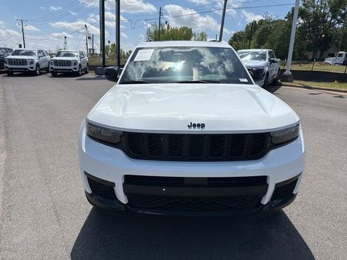 Used 2024 Jeep Grand Cherokee L Altitude AWD/4WD image 8