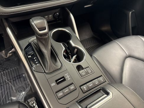 Used 2022 Toyota Highlander XLE image 48