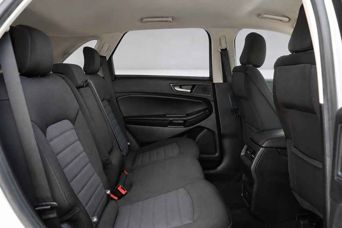 Used 2020 Ford Edge SE FWD image 14