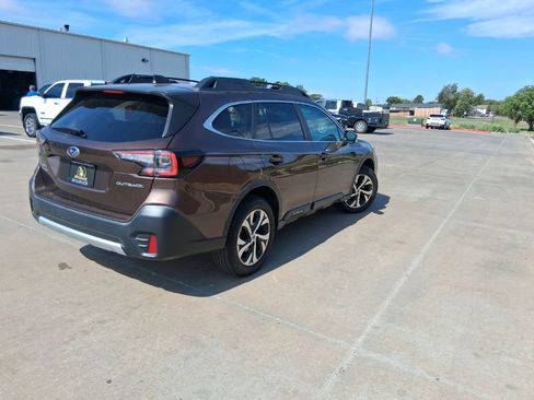 Used 2020 Subaru Outback Limited AWD/4WD image 5