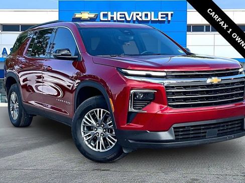 Used 2026 Chevrolet Traverse LT FWD image 1