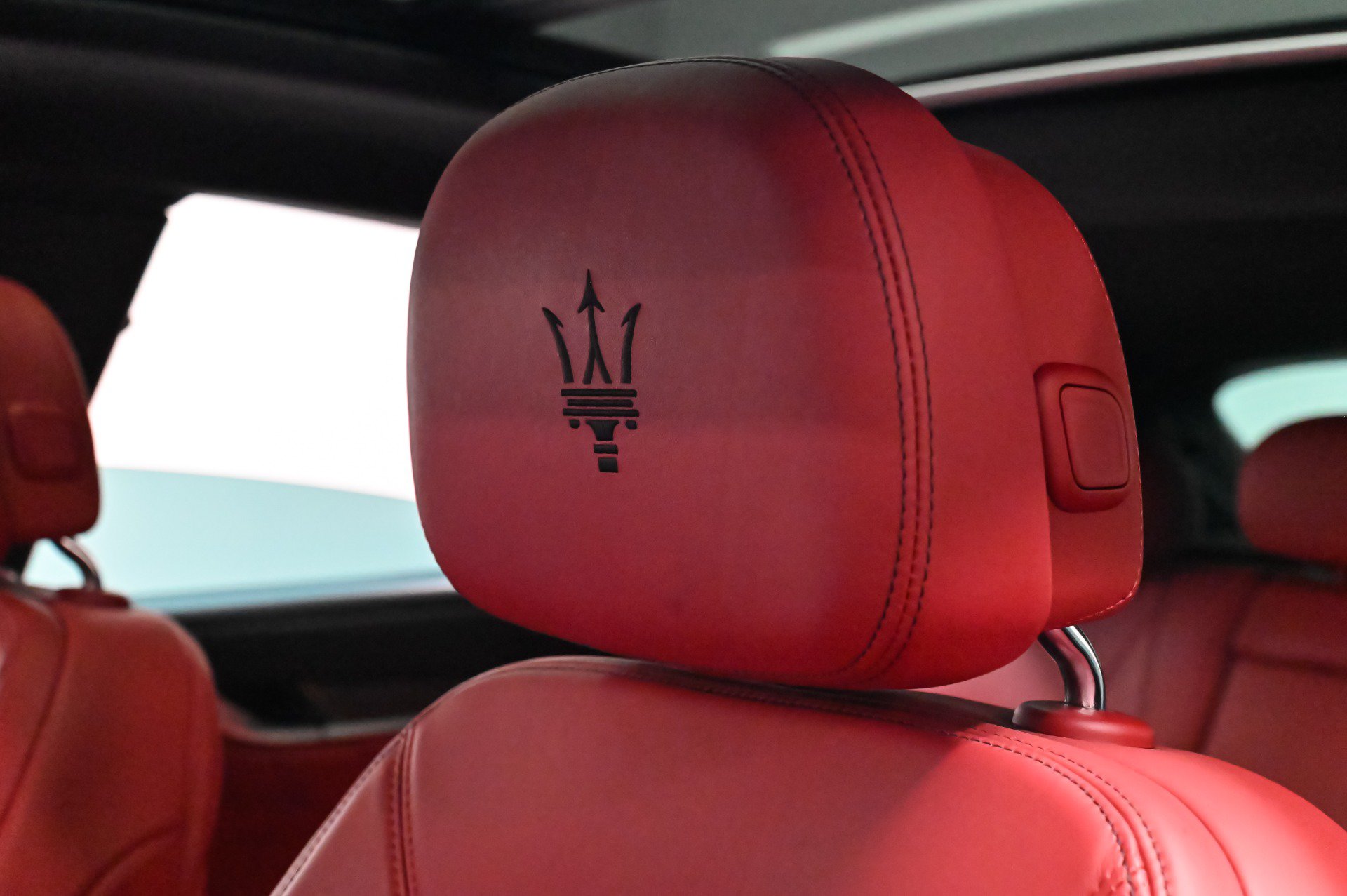 Used 2020 Maserati Levante GranLusso AWD/4WD image 22