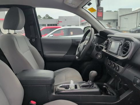 Used 2017 Toyota Tacoma SR RWD image 2