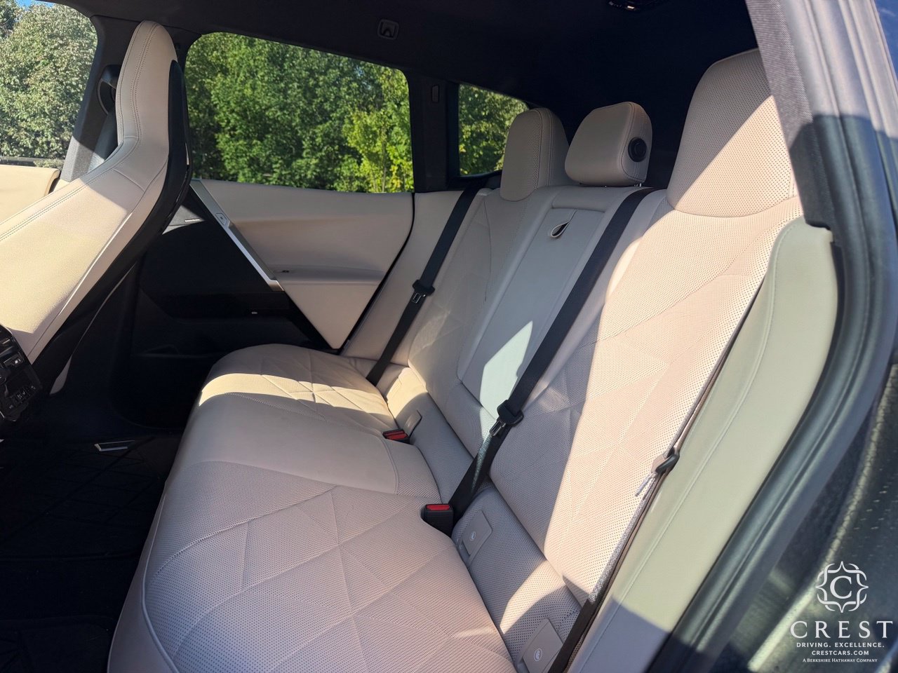 Used 2022 BMW iX xDrive50 w/ Premium Package AWD/4WD image 16