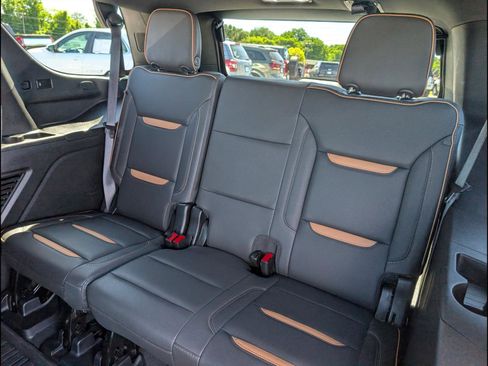 Used 2023 GMC Yukon AT4 w/ AT4 Premium Plus Package AWD/4WD image 13