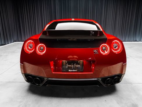 Used 2016 Nissan GT-R Premium AWD/4WD image 16