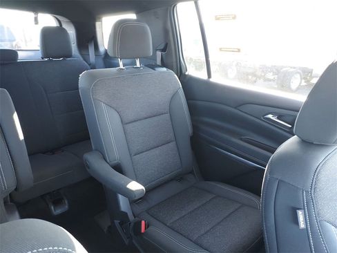 Used 2025 Chevrolet Traverse LT image 14