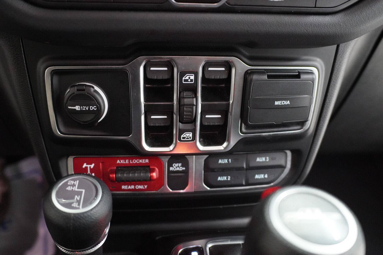 Used 2026 Jeep Gladiator Mojave AWD/4WD image 18