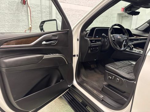 Used 2021 Cadillac Escalade Sport Platinum w/ Heavy-Duty Trailer Package AWD/4WD image 13