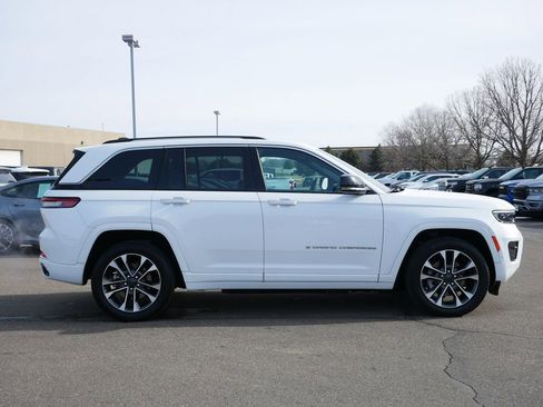 Used 2023 Jeep Grand Cherokee Overland AWD/4WD image 11