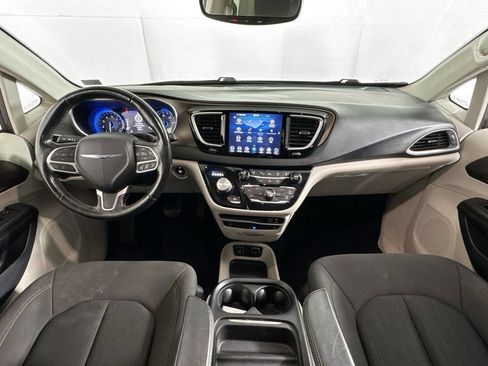 Used 2019 Chrysler Pacifica Touring Plus w/ Advanced Safetytec Group FWD image 31