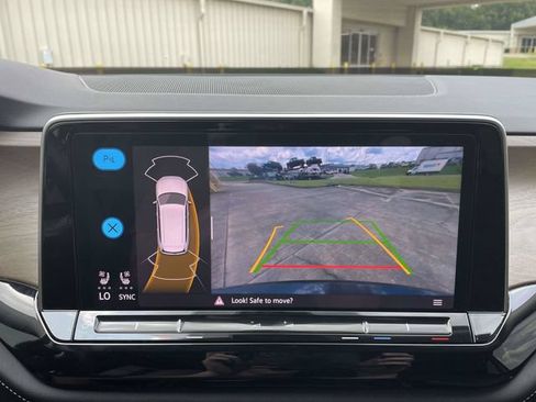Used 2024 Volkswagen Atlas SE FWD image 19