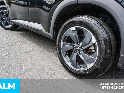 Used 2025 Nissan Rogue SV image 16