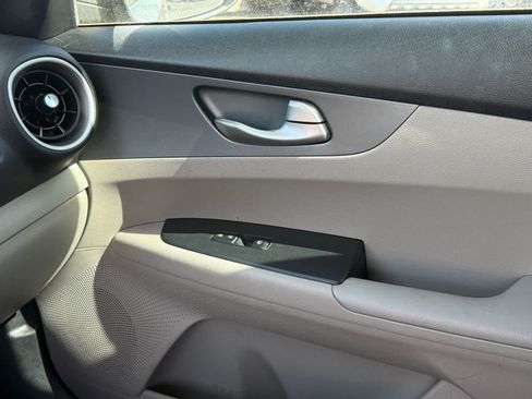 Used 2021 Kia Forte LXS FWD image 25
