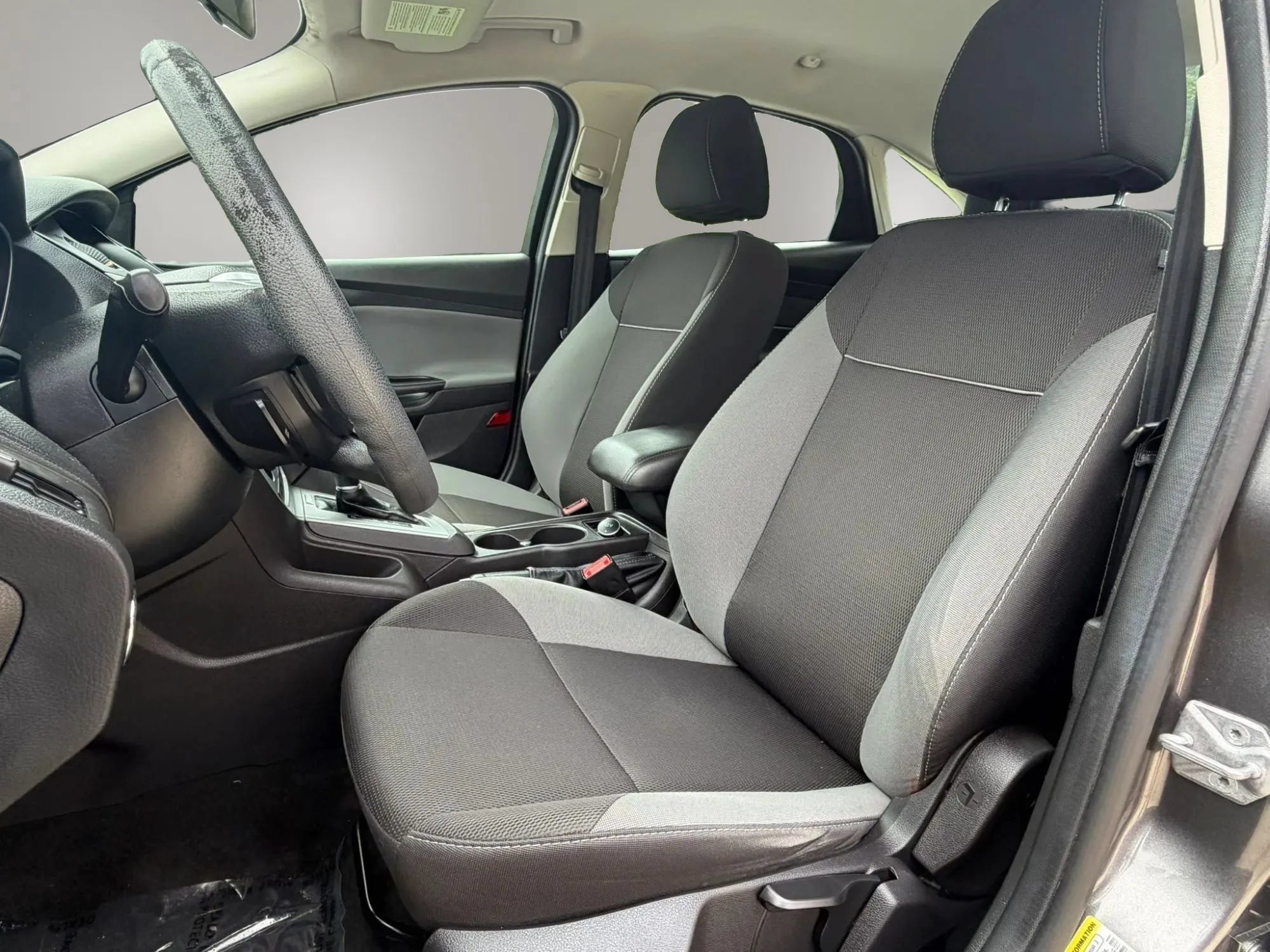 Used 2014 Ford Focus SE FWD image 14