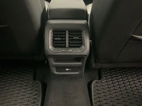 Used 2022 Volkswagen Taos SE AWD/4WD image 28