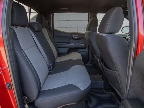 Used 2022 Toyota Tacoma TRD Off-Road image 19