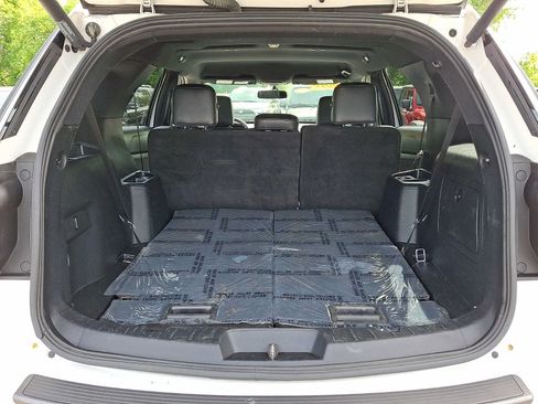 Used 2018 Ford Explorer XLT w/ Equipment Group 202A AWD/4WD image 31