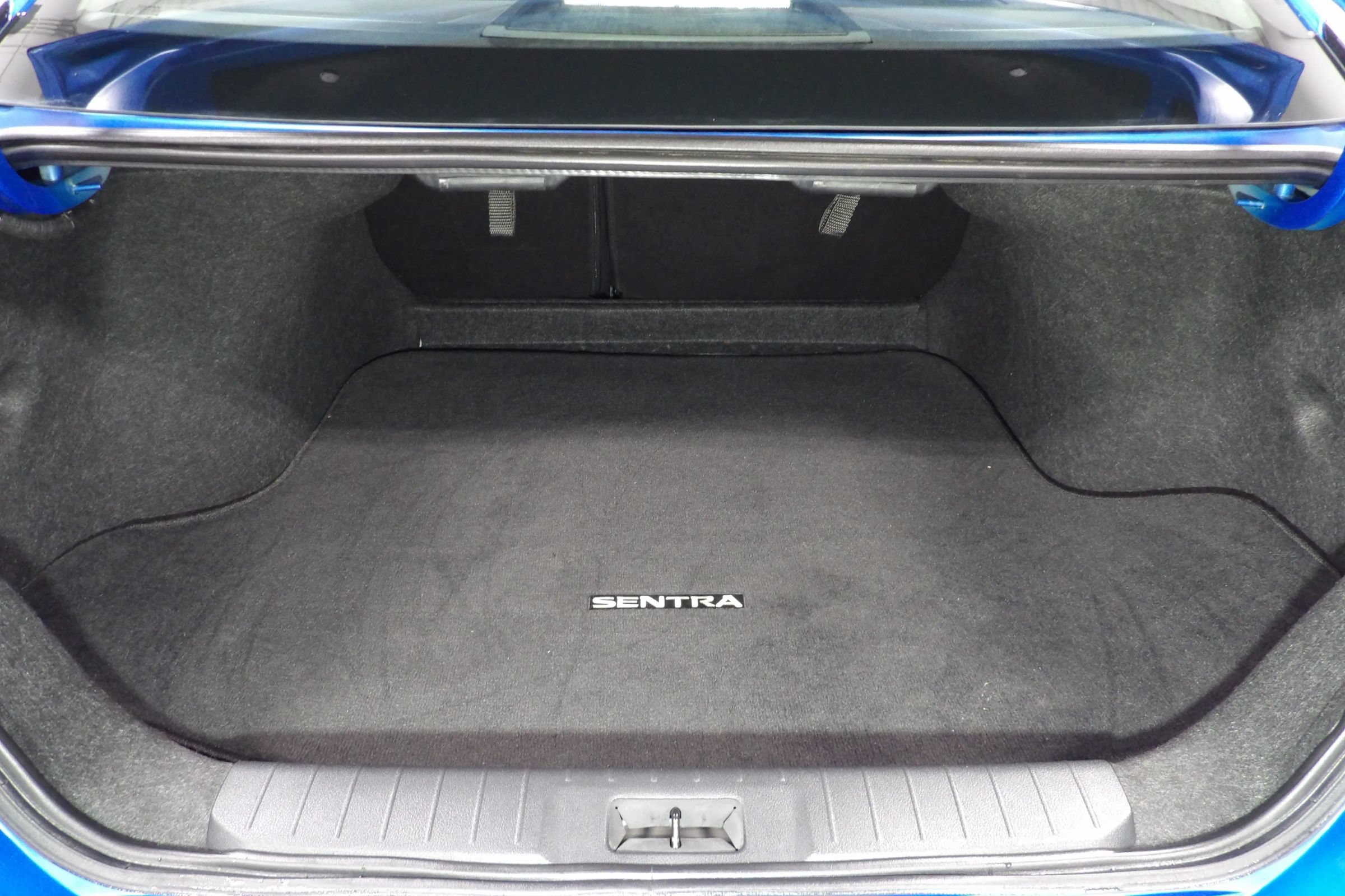 Used 2023 Nissan Sentra SR w/ Trunk Package FWD image 9