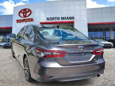 Used 2022 Toyota Camry XLE image 3