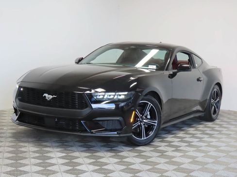 Used 2025 Ford Mustang Premium RWD image 1