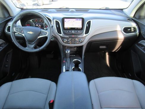 Used 2021 Chevrolet Equinox Premier image 12