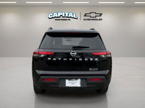 Used 2024 Nissan Pathfinder SV image 4
