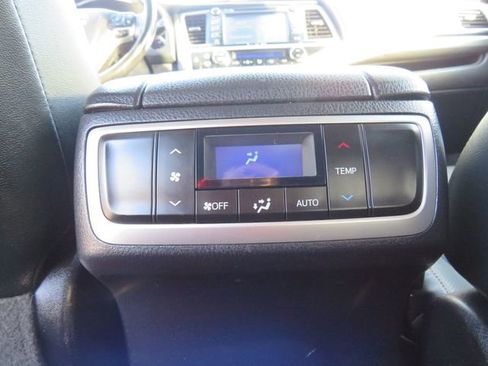 Used 2018 Toyota Highlander Limited image 21