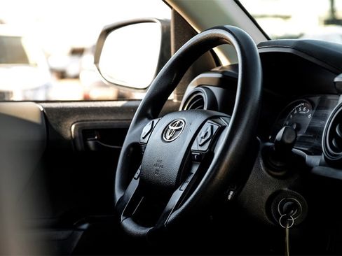 Used 2021 Toyota Tacoma SR image 11