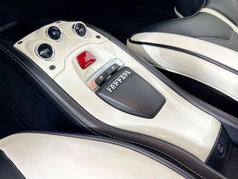Used 2010 Ferrari 458 Italia Coupe RWD image 28