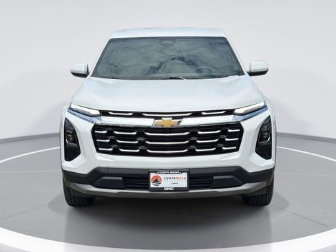 Used 2025 Chevrolet Equinox LT FWD image 2