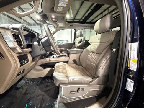 Used 2025 Ford F450 Platinum w/ Platinum Plus Package image 18