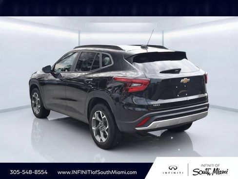 Used 2024 Chevrolet Trax LT FWD image 6