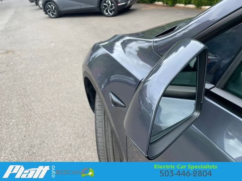 Used 2023 Tesla Model Y Long Range AWD/4WD image 23