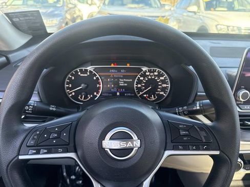 Used 2024 Nissan Altima 2.5 SV image 29