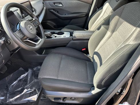 Used 2022 Nissan Rogue SV image 9