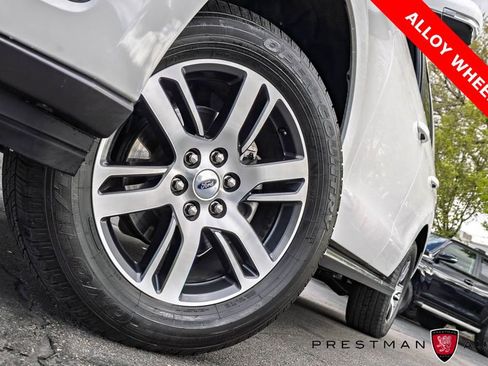 Used 2023 Ford Expedition XLT AWD/4WD image 14