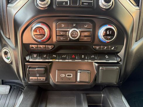 Used 2020 GMC Sierra 3500 Denali w/ Denali Ultimate Package image 23