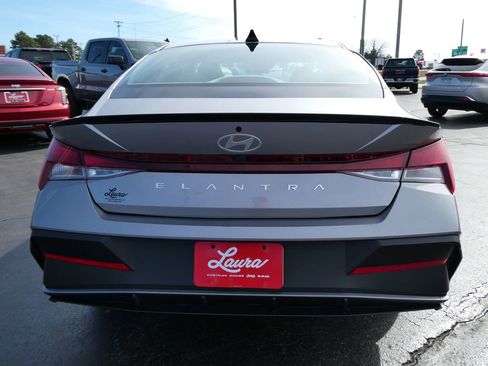 Used 2025 Hyundai Elantra Sport image 6