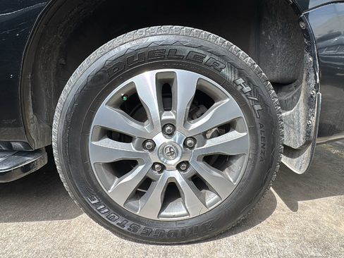 Used 2017 Toyota Sequoia Limited w/ Safety & Convenience Package RWD image 20
