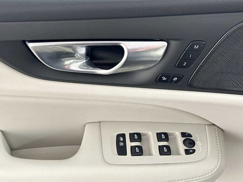 Used 2025 Volvo V60 B5 Cross Country Plus w/ Protection Package Premier image 17